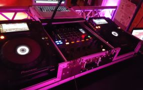 Animateur mariage sur Nantes (44) - dj pour vos soirée en bretagne (56) - Devis dj  pour votre mariage ou soirée (Anniversaire, mariage, CE, Enterrement vie de garçon, enterrement vie de jeune fille) - Possibilité de location matériel sono  dans les ville